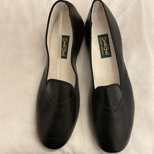 DANIEL GREEN BLACK LEATHER HOUSE SLIPPERS.  NEW
